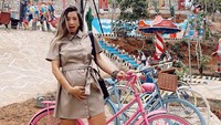 Wait WHAT?!? I’m almost half way through pregnancy. 19 weeks tomorrow!!! Can not wait to meet our little baby boy One more week and then we’ll see you again, am still searching for a good Obgyn here in Jogja, any recommendations ? Saya masih cari Obgyn yang paling bagus di Jogja, kalian ada recommendasi buat saya ? tulisnya. Foto: Dok. Instagram Jennifer Bachdim