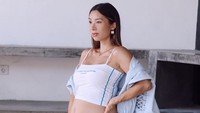 Jennifer Bachdim tetap tampil sporty dengan memamerkan baby bump. Foto: Dok. Instagram Jennifer Bachdim
