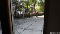 Kerusakan pertama terjadi di gedung perkuliahan Unisba Tamansari 1, di mana salah satu kaca di gedung perkuliahan tersebut pecah.