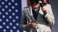 Kamala yang kini berusia 55 tahun dikenal kritis dalam berpolitik. Tapi saat di rumah, Kamala adalah sosok yang keibuan. Ia sering memasak di rumah, berbagai masakan pun kerap dipamerkan.  Foto: instagram @kamalaharris