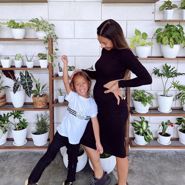 Wanita 33 tahun ini diketahui hamil anak laki-laki. Seperti kedua kakaknya Kiyomi Sue dan Kenji Zizou, Jennifer Bachdim juga akan memberi nama anak ketiganya dengan awalan huruf K. Foto: Instagram/@jenniferbachdim