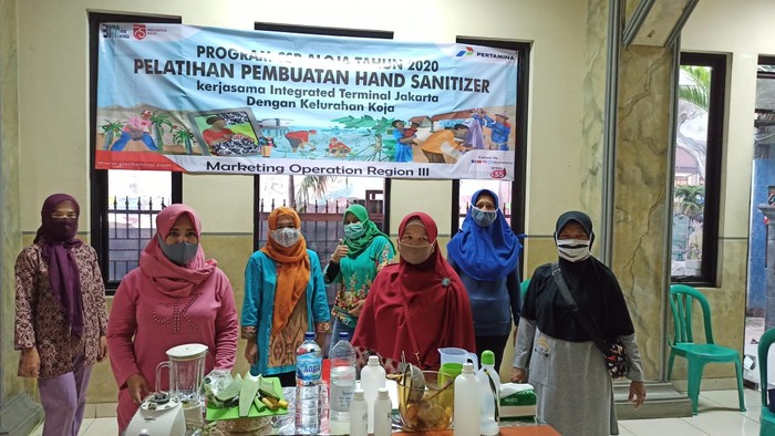 Kelompok Usaha Bersama (KUBE) Aloe Vera Koja (ALOJA) berinovasi memproduksi hand sanitizer dari olahan tanaman lidah buaya.