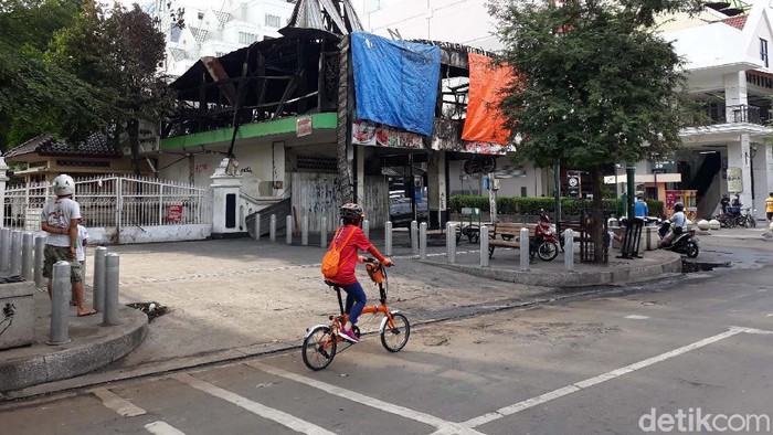 Kawasan Malioboro berangsur normal pasca demo rusuh di Kantor DPRD DIY kemarin, Kamis (8/10). Begini kondisi Malioboro pagi ini.