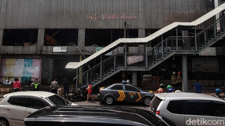 Kondisi Grand Theater Senen Usai Terbakar Grand Theater Senen terbakar pada Kamis (9/10/2020) malam. Begini kondisinya terkini.
