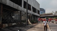 Sebelumnya diketahui, kerusuhan terjadi di lokasi ini. Massa merusak sejumlah fasilitas seperti halte Trans Jakarta hingga pos polisi.