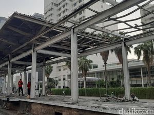 Suasana di Halte Bundaran HI yang Terbakar, Baru Diresmikan Setahun
