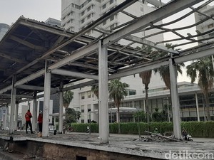 Suasana di Halte Bundaran HI yang Terbakar, Baru Diresmikan Setahun