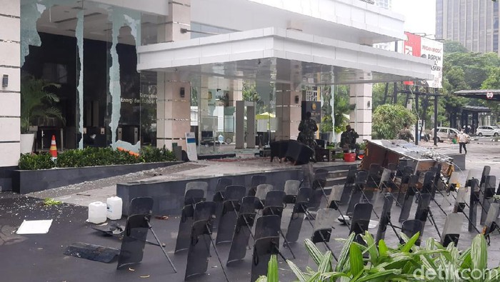Kondisi Kantor Kementerian ESDM usai dirusak massa (Yogi Ernes/detikcom)