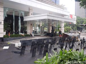 Imbas Demo Ricuh, 6 Mobil-Kaca Bangunan di Kementerian ESDM Rusak
