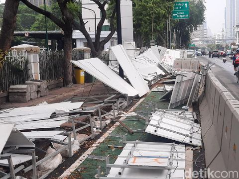 Kondisi Kantor Kementerian ESDM usai dirusak massa (Yogi Ernes/detikcom)