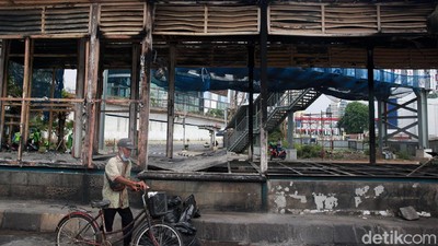 Kondisi Terkini Halte TransJakarta Senen Usai Demo Rusuh