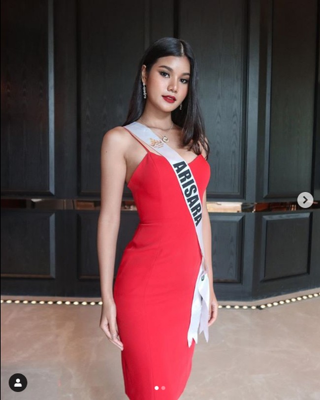 Dalam Instagram Storynya Bam Arisara mengunggah ulang postingan akun Instagram lain yang memperlihatkan video aksi dirinya tampil dengan kostum nasional dengan hiasan payudara super besar itu. Bam tidak memberikan komentar apapun pada unggahannya tersebut. Foto: Facebook Miss Universe Thailand