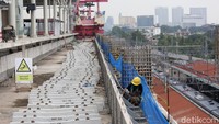 Untuk tahap 1 tahap pembangunan sudah mencapai 98 persen yang direncanakan desember 2020 sudah bisa melayani KRL lintas bogor di jalur elevated.
