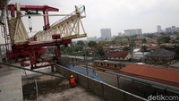 Diketahui, saat ini stasiun memiliki 10 jalur ini hanya melayani penumpang kereta rel listrik (KRL) lintas Jabodetabek dan kereta bandara.