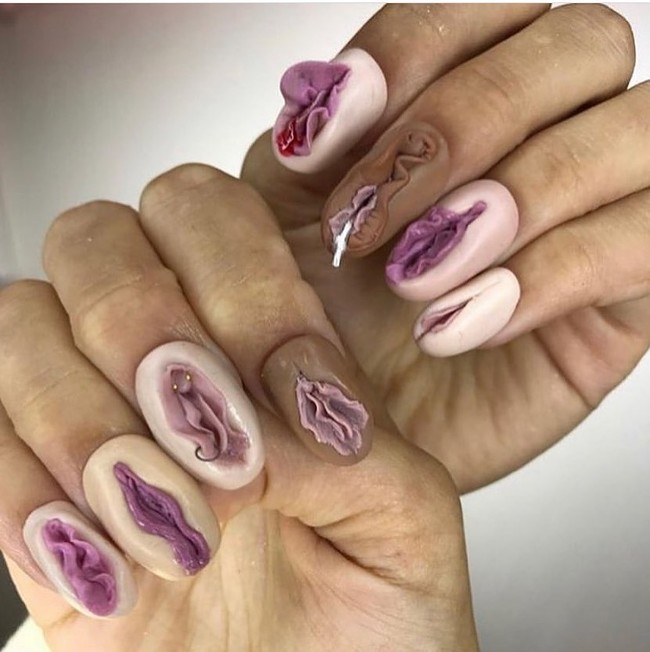 Menonjolkan sisi seni, vagina nail art yang diunggah oleh akun @forbiddenbingo ini berwarna ungu yang cantik.  Foto: Instagram