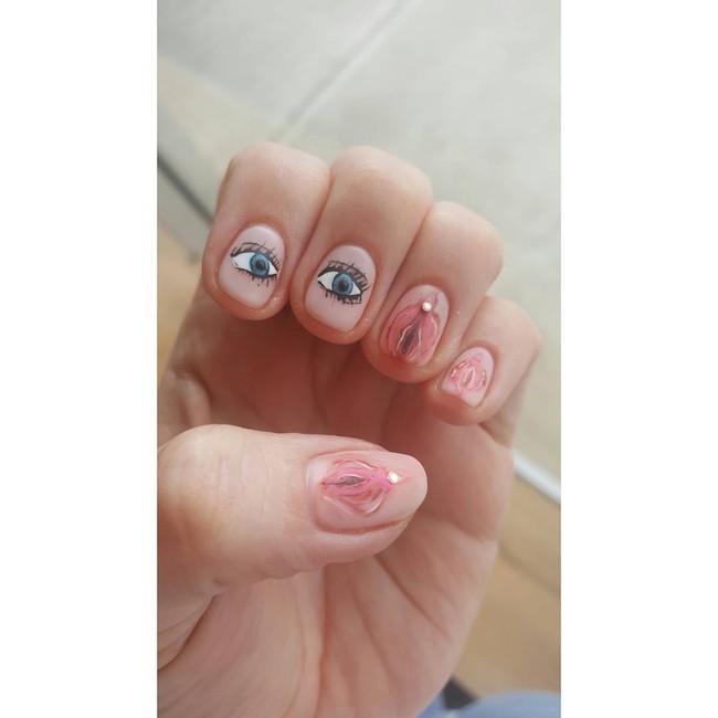 Nail art dengan bentuk organ intim ini menjadi salah satu bentuk feminisme. Organ intim wanita pun selalu dianggap sesuatu yang tabu.  Foto: nail art