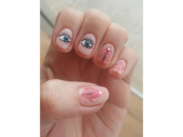 Foto: Tren Nail Art Aneh dengan Bentuk Organ Intim Wanita