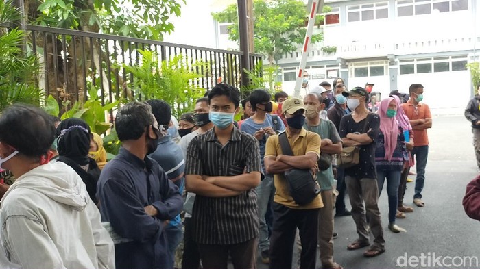 orang tua jemput anak