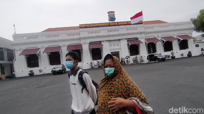 orang tua jemput anak