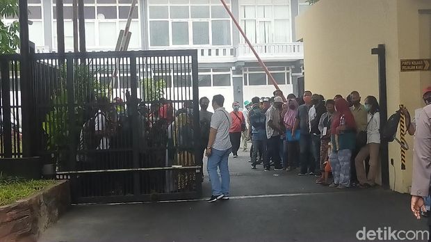 orang tua jemput anak