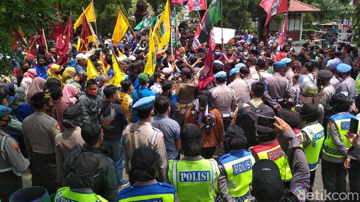 Pemkab dan DPRD Cirebon sepakat menolak Omnibus Law