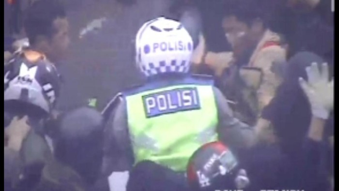 Polantas di Bandung nyaris diamuk massa demonstran ricuh