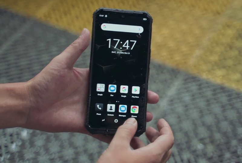 Ponsel Tahan Banting