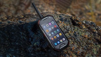 Unihertz Atom XL adalah pilihan bagi penyuka smartphone tahan banting dengan ukuran kompak 4 inch, sertifikasi standar militer dan IP68. Harganya cukup terjangkau dengan spesifikasi tidak kacangan. Foto: istimewa