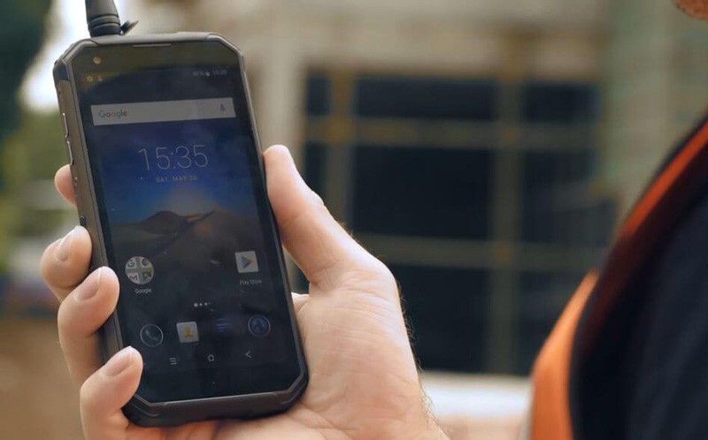 Ponsel Tahan Banting