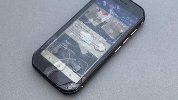 Cat S42 adalah salah satu smartphone tahan banting termurah tapi bukan berarti kalah garang. Ia dibekali sertifikasi IP68 serta standar militer untuk ketahanan. Layarnya juga jernih, tapi memang spesifikasinya biasa-biasa saja. Foto: istimewa