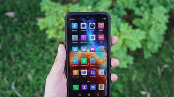 Blackview BV9900 Pro selain tahan banting, punya kamera thermal untuk melihat panas. Dengan sertifikasi IP68/IP69K dan memenuhi standar militer, ia tahan dijatuhkan, tahan air, tahan debu, bahkan tahan di temperatur ekstrem. Ditenagai MediaTek Helio G90 dan RAM 8 GB serta kamera 48 megapixel, operasionalnya pun lancar jaya. Foto: istimewa