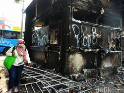 18 Fasilitas Polisi di Jakarta Dirusak-Dibakar Massa, Ini Daftarnya