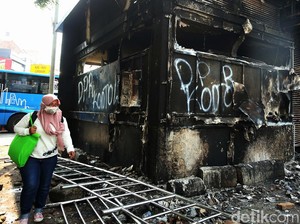 18 Fasilitas Polisi di Jakarta Dirusak-Dibakar Massa, Ini Daftarnya