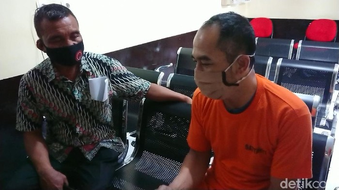Pria di Tulungagung ditangkap karena menyetubuhi anak tirinya berulang kali. Akibat persetubuhan itu, korban yang berusia 13 tahun itu kini hamil 7 bulan.