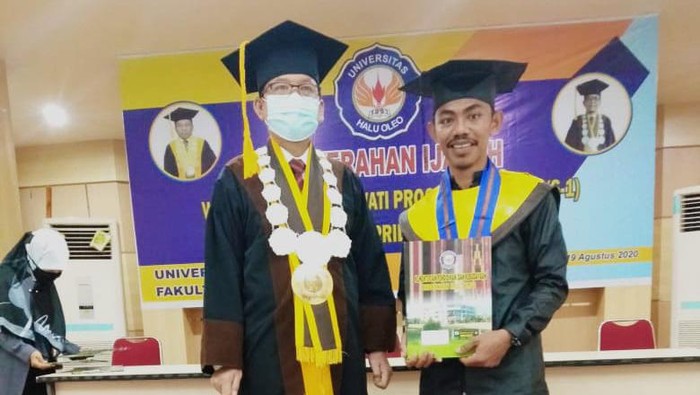 Rahman Ariansyah Rahman Ariansyah. S. P saat wisuda online