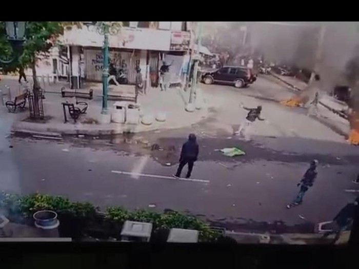 Rekaman CCTV pelemparan molotov ke Restoran Legian Garden