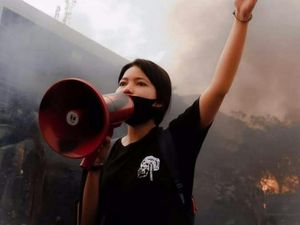 Sorotan ke Sasa, Mahasiswi Unhas yang Orasi Pancasalah