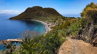 Selain Pulau Stromboli, Pulau Filicudi juga didapuk memiliki khasiat yang sama. Lokasinya juga cukup berdekatan (Silvia Marchetti/CNN Travel)