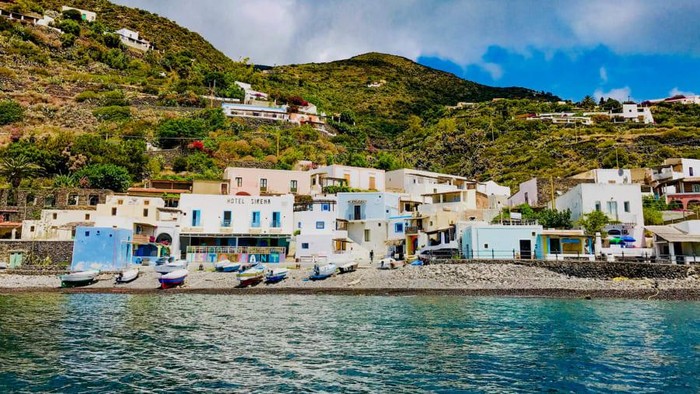 Pulau di Italia.