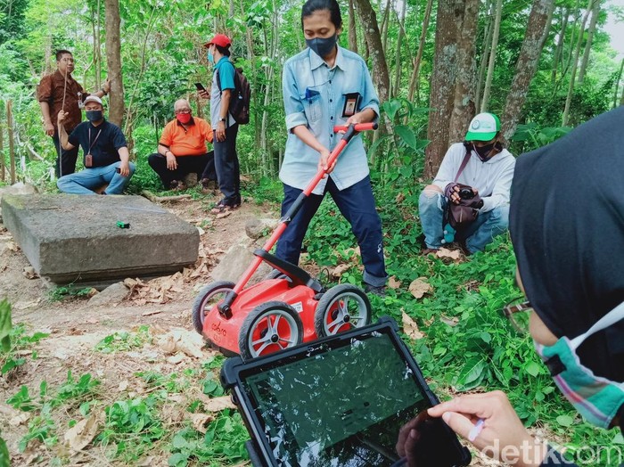 Tim BPCB Jateng kerahkan radar ke Desa Mranggen, Jatinom, Klaten, Jumat (9/10/2020).