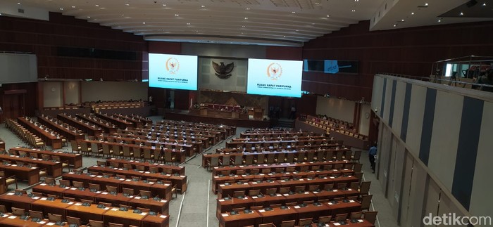 Sepekan terakhir ini dunia informasi media ramai diwarnai oleh berita demo penolakan Omnibus Law yang disahkan DPR hingga Donald Trump kembali ke gedung putih.