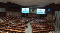 Dari 9 fraksi DPR, 6 fraksi menyetujui omnibus law RUU Cipta Kerja, 1 fraksi, yaitu PAN, menyetujui dengan catatan, sementara 2 fraksi, yaitu Demokrat dan PKS, menyatakan menolak RUU Cipta Kerja. Rahel Narda Chaterine/detikcom  