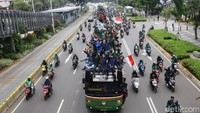 Pembahasan tentang RUU Cipta Kerja menjadi isu yang hangat di tahun 2020. RUU Cipta Kerja menjadi salah satu bagian dari omnibus law, yang mulai akrab di telinga sejak pidato pelantikan Presiden Joko Widodo akhir Oktober tahun lalu. Pembahasan RUU Cipta Kerja dalam rapat kerja Badan Legislatif DPR pun terbilang singkat dibandingkan dengan pembahasan RUU lain, meskipun di tengah pandemi COVID-19. Grandyos Zafna/detikcom  