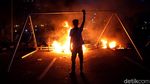 Top 5 Foto Pekan Ini: Demo Omnibus Law-Trump Copot Masker