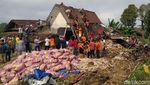 Truk Bermuatan Bawang Tabrak Rumah di Magelang