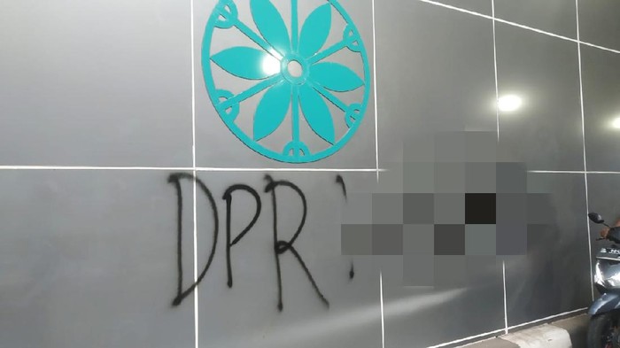 Vandalisme di underpass Senen (Wilda Hayatun Nufus/detikcom).