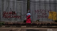 Aksi Vandalisme tersebut tampak terlihat di dinding-dinding jalan kawasan Ibu Kota.