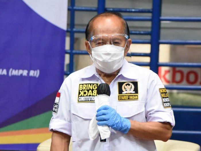 Wakil Ketua MPR Syarief Hasan saat Sosialisasi Empat Pilar MPR kerja sama MPR dengan Organisasi Angkutan Darat (Organda) dan Paguyuban Pekerja Bongkar Muat (P2BM), di Gelanggang Olahraga (GOR) Pajajaran, Kota Bogor, Jawa Barat.