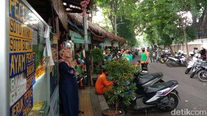 Warung Sekitar Kawasan Demo