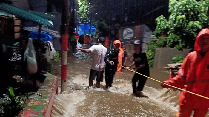 Banjir dan longsor di Ciganjur, Jakarta Selatan.